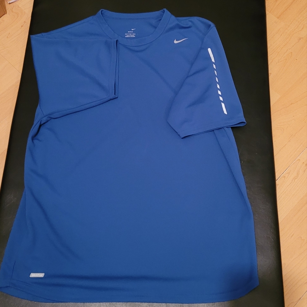 NiKE SHIRT